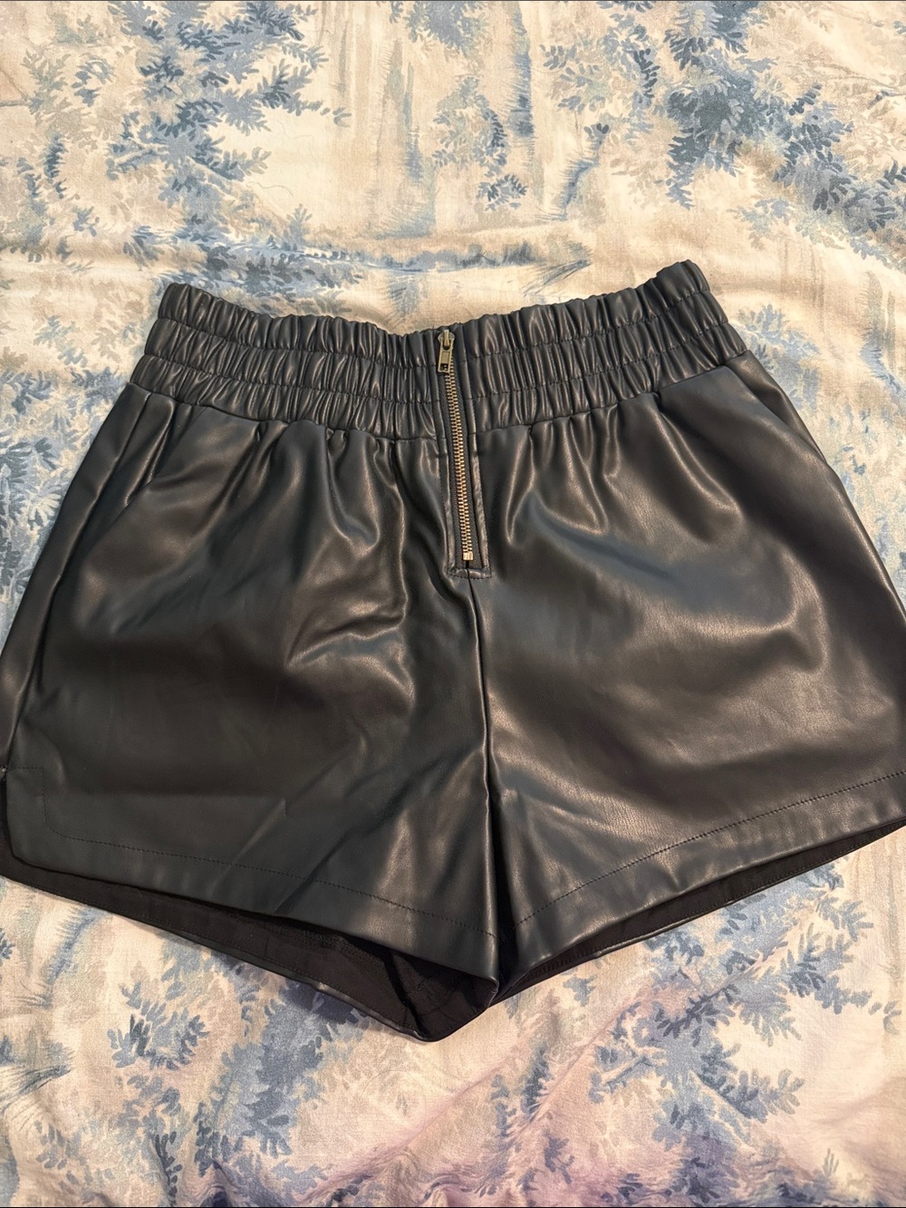 Ces Femme Black Faux Leather High-Waist Elastic Zip Front Shorts